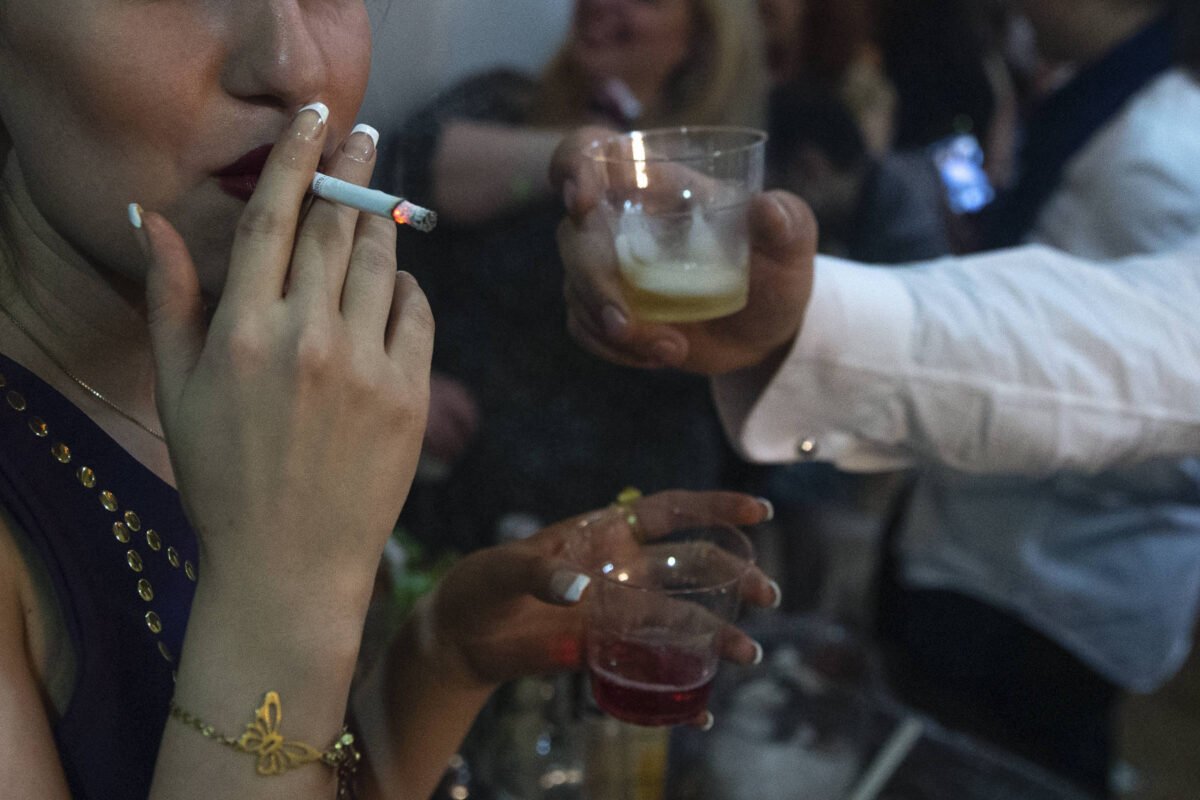 Álcool adulterado provoca série de mortes no Irã - 16/07/2023