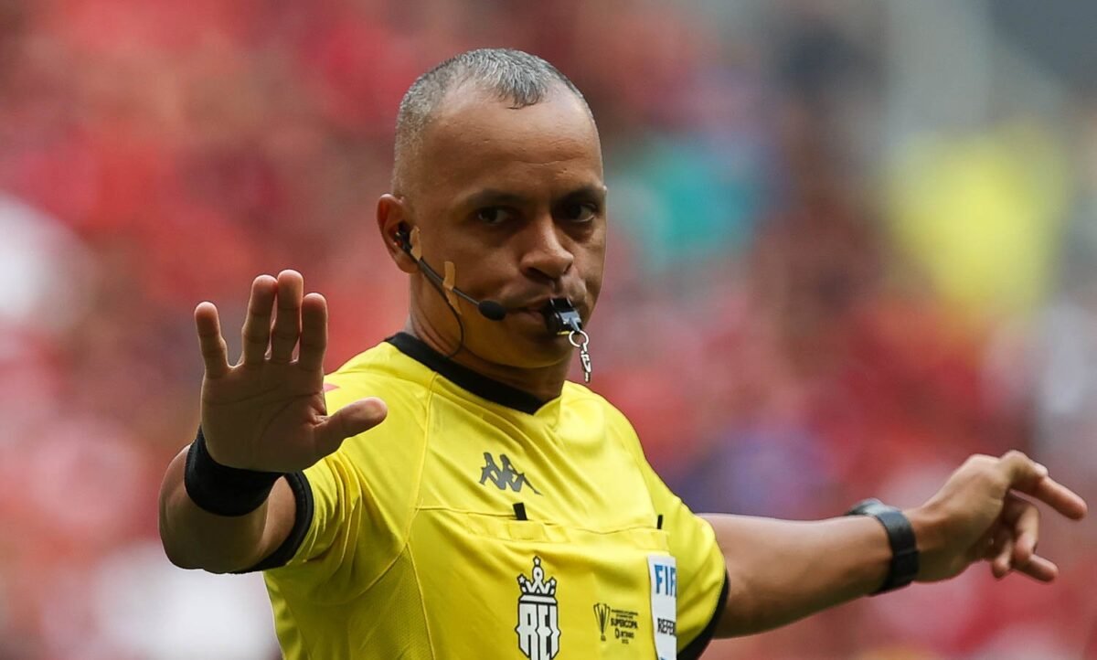 CBF define árbitros Corinthians x São Paulo e Grêmio x