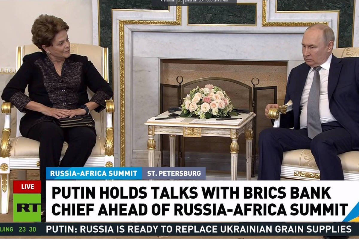 Com Putin, Dilma defende transações sem dólar - 26/07/2023 -