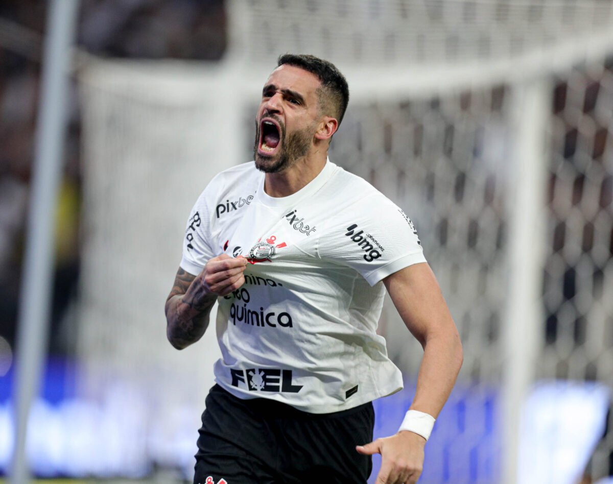 De olho na 3ª vitória seguida fora de casa, Corinthians