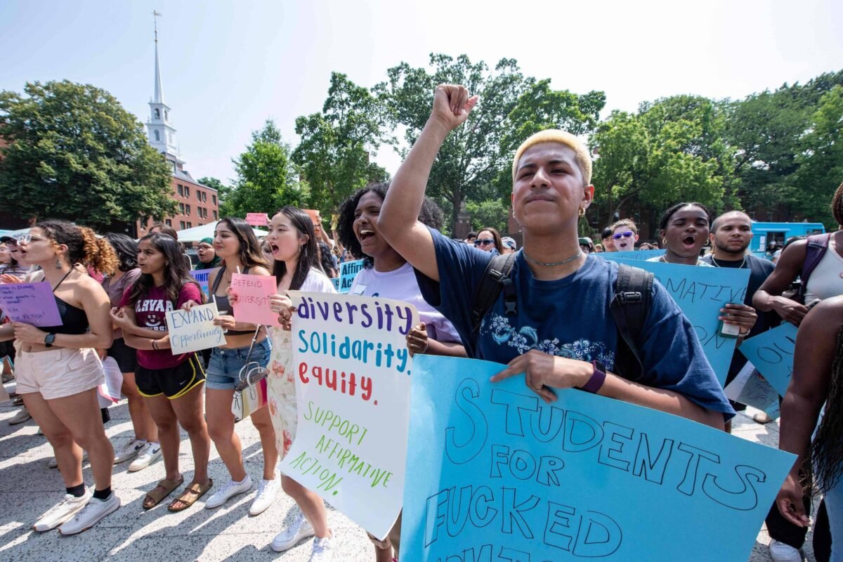 EUA investigam Harvard por discriminação racial - 25/07/2023 - Mundo