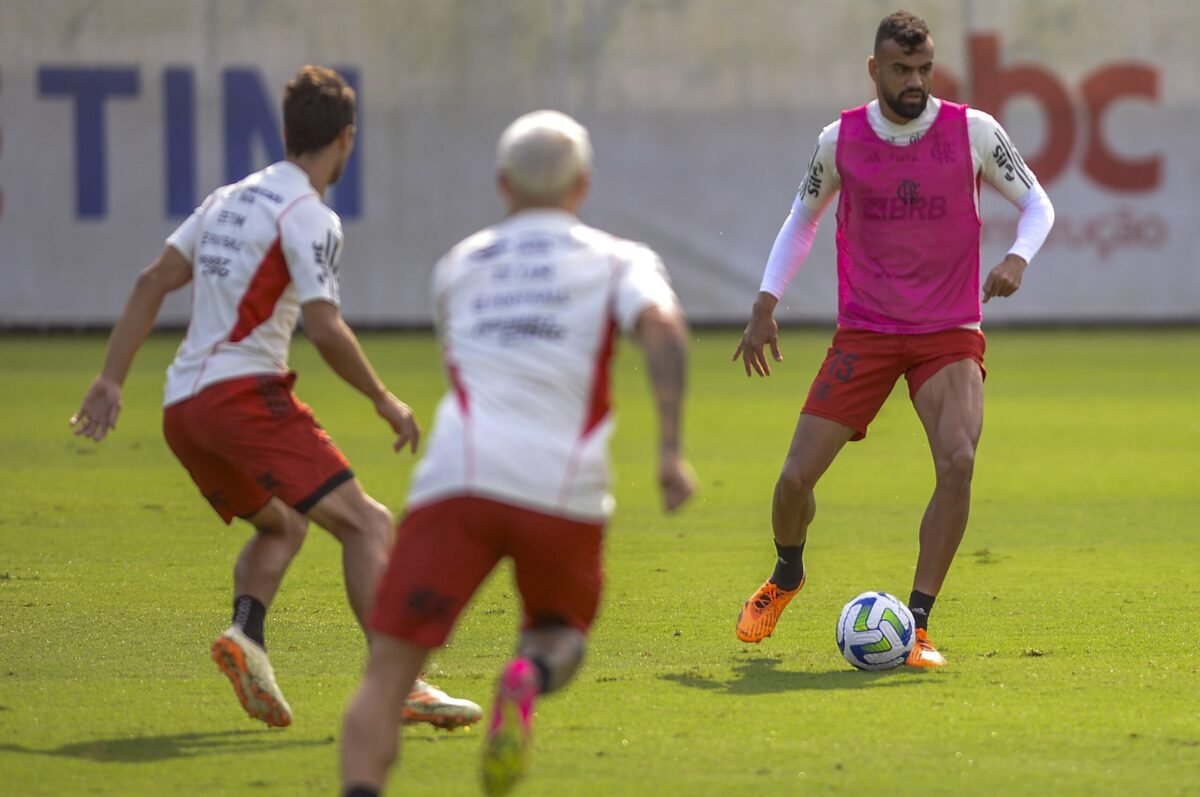 Flamengo inicia preparação para pegar América-MG com desfalques
