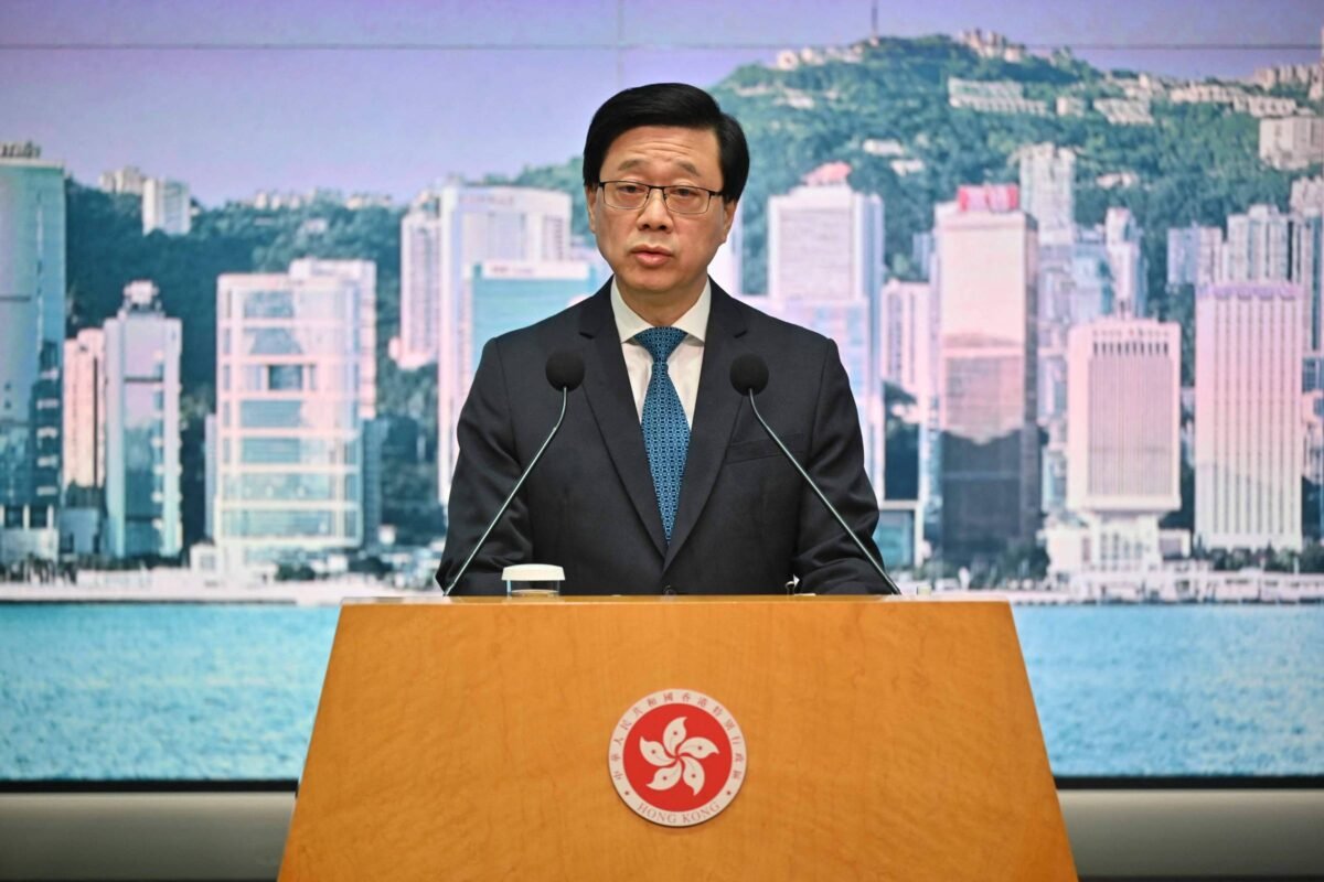 Hong Kong: John Lee fala sobre ativistas procurados - 07/07/2023