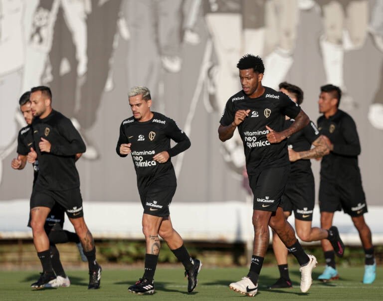 Lateral do Corinthians, Fagner dispara contra Emerson Sheik após críticas