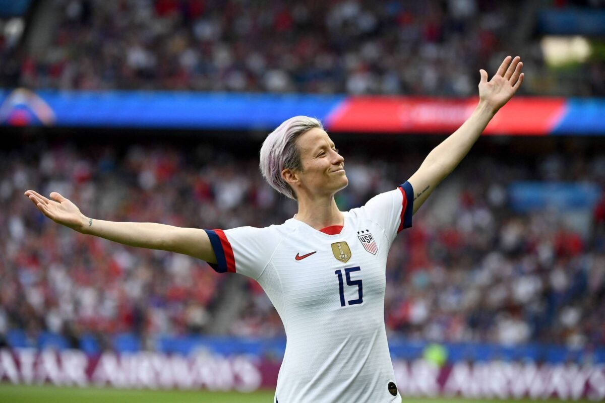 Rapinoe, ícone do futebol feminino, anuncia aposentadoria - 08/07/2023 -