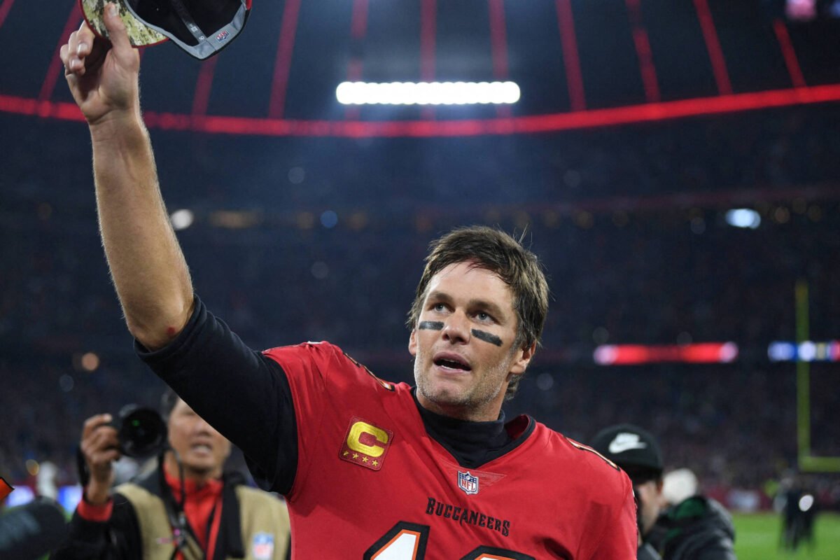 Tom Brady perde R$ 145 milhões com colapso de criptomoeda