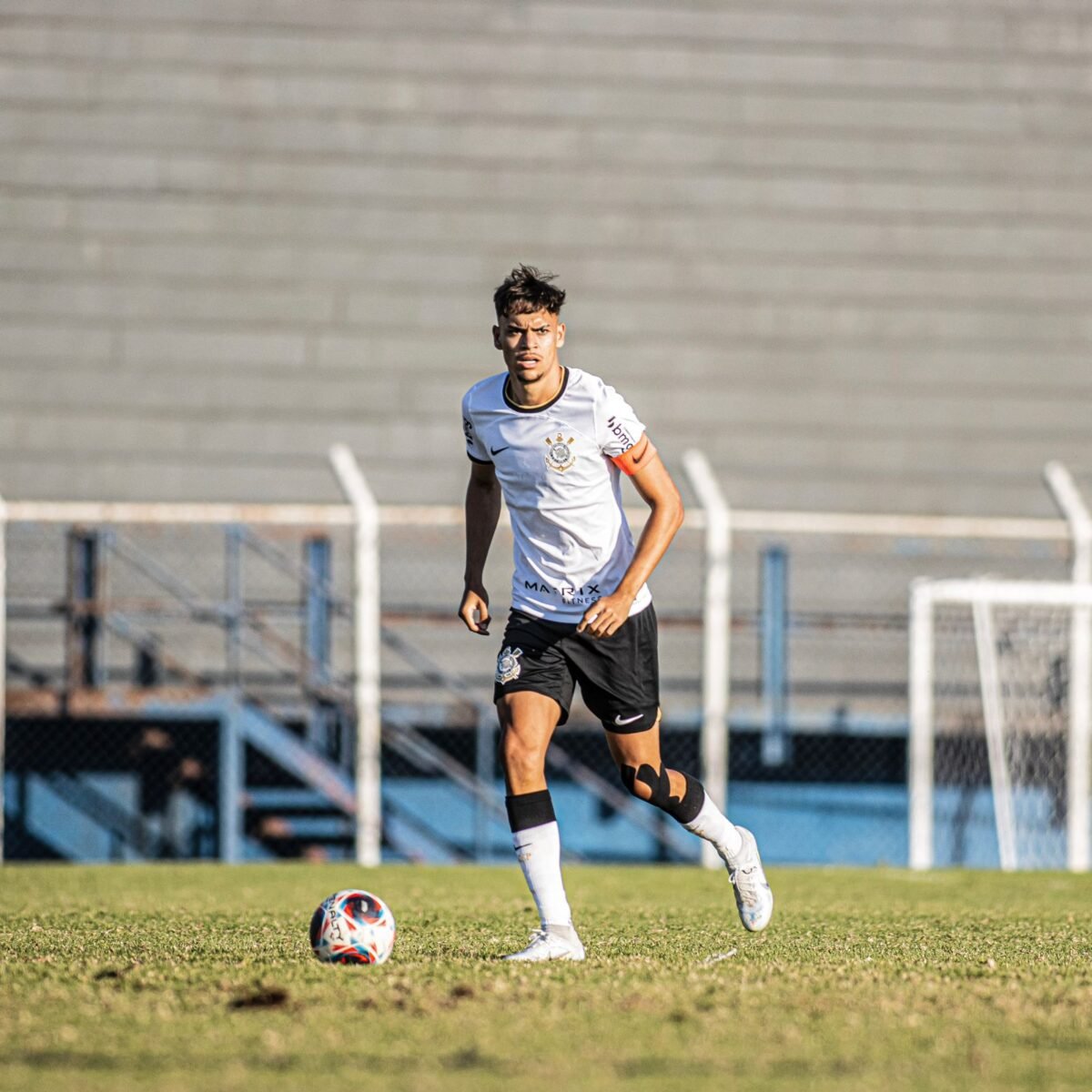 Zagueiro do Corinthians sub-20 projeta jogo contra o Grêmio pelo