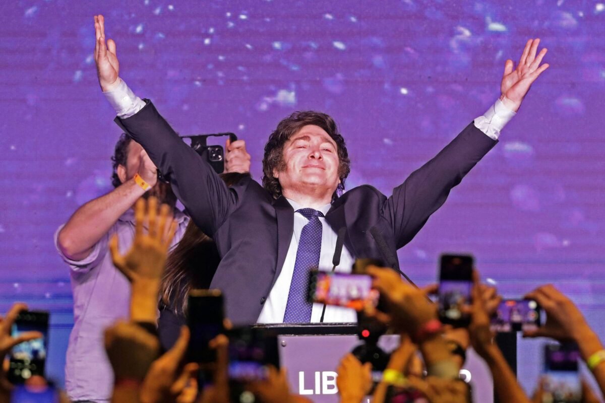 Argentina: Milei ocupou vazio enquanto políticos brigavam - 14/08/2023 -