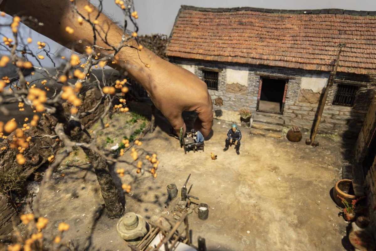 China: artistas resgatam memórias com mini-casas antigas - 21/08/2023 -