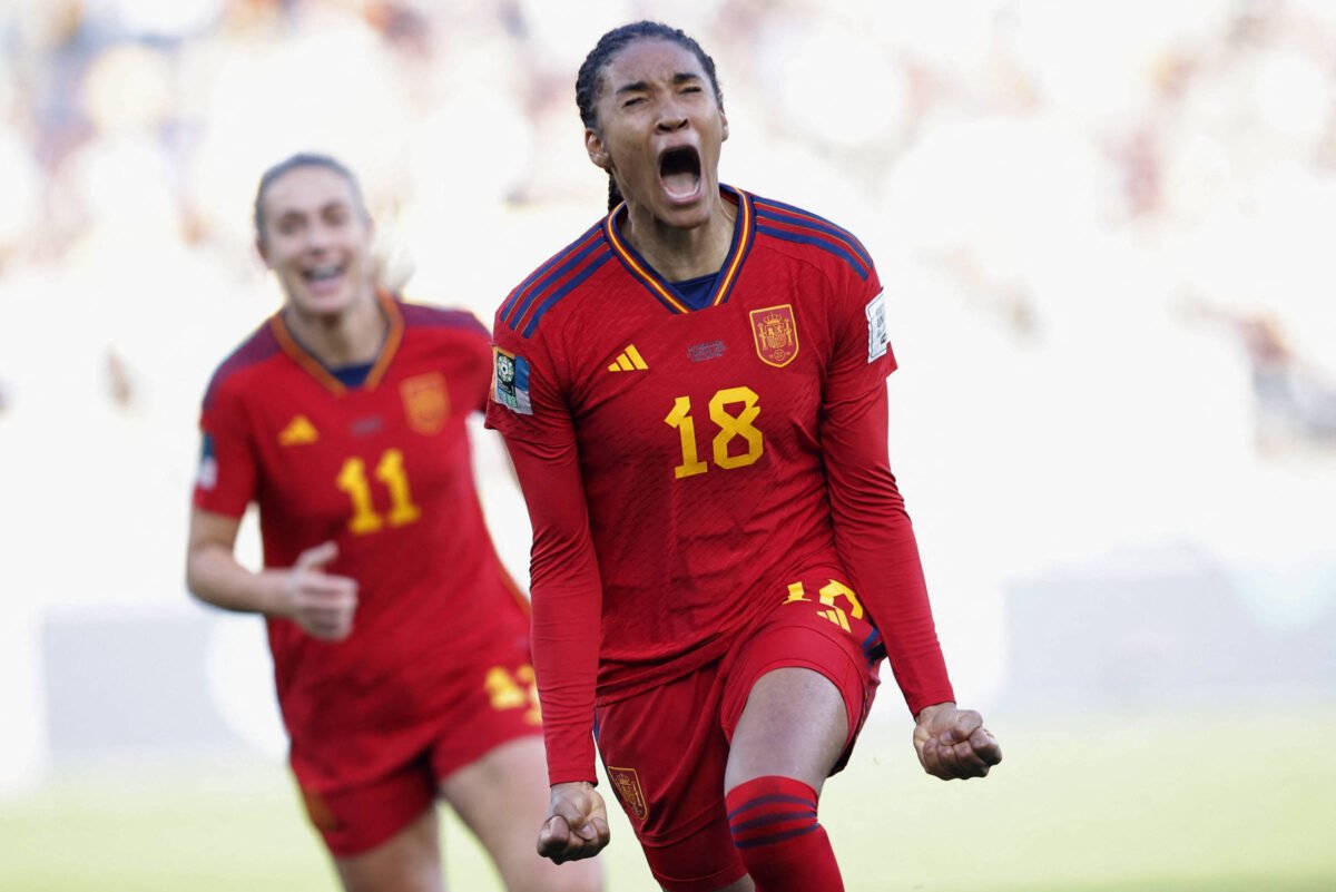 Espanha passa pela Holanda e está na semi da Copa