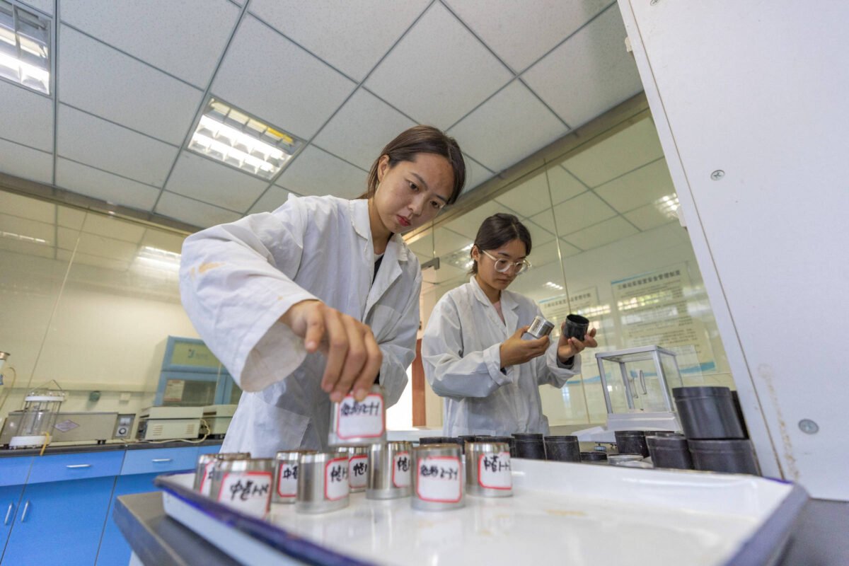 Fuga de cérebros chineses dos EUA se acelera, diz estudo