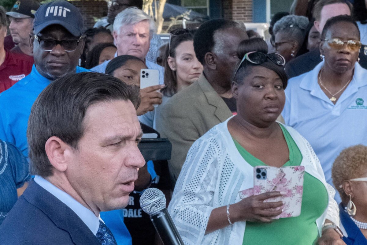 Furacão e racismo tiram DeSantis de campanha - 29/08/2023 -