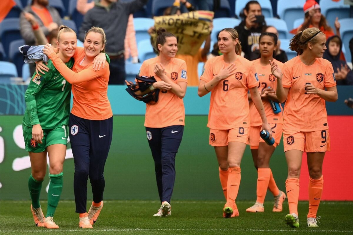Holanda vence África do Sul e avança para as quartas
