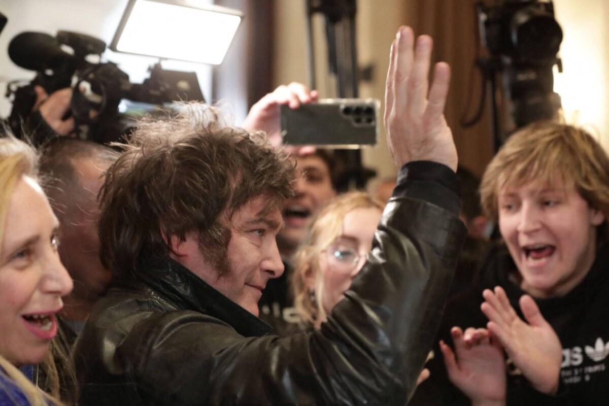 Javier Milei sai na frente nas primárias na Argentina -