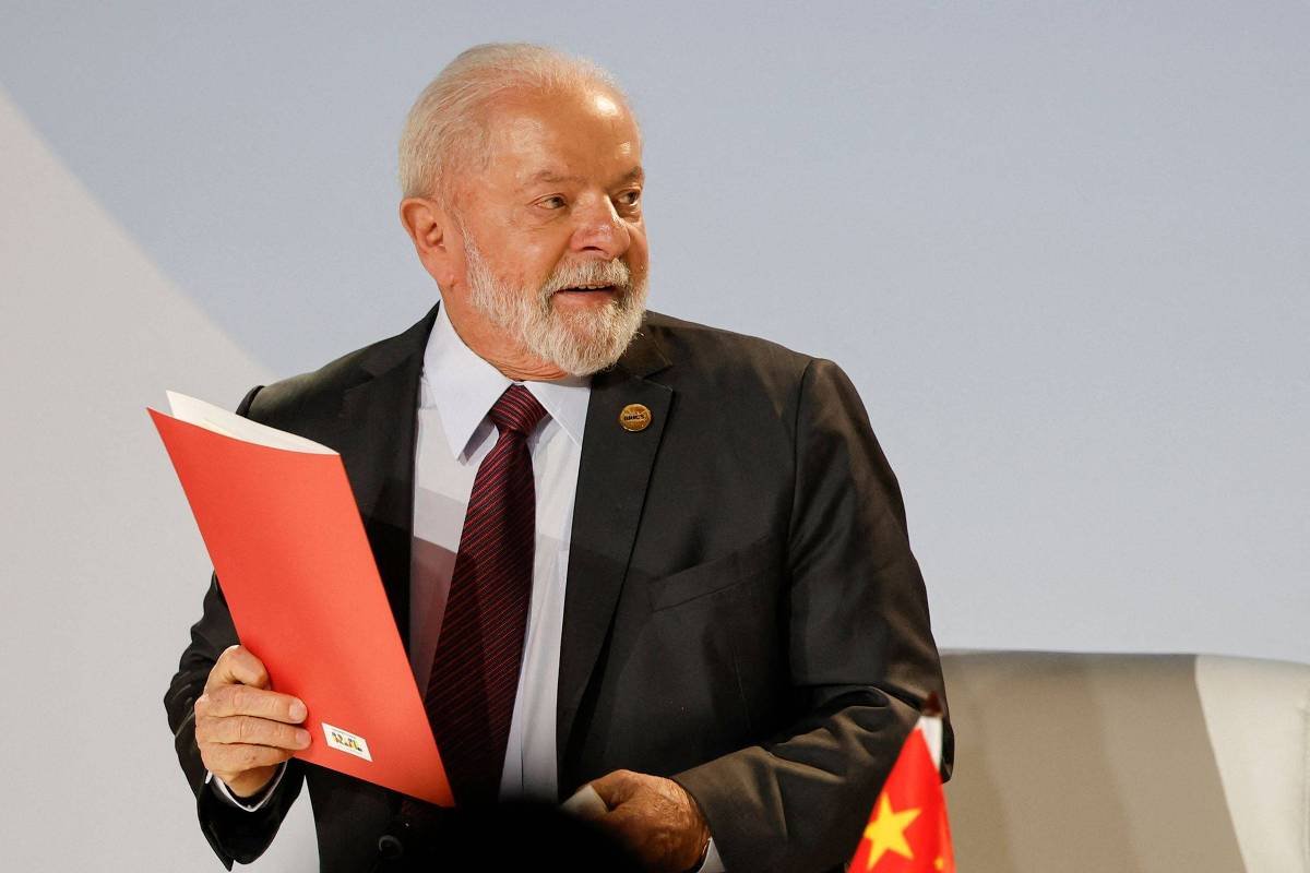 Lula critica 'mentalidade da Guerra Fria' e ecoa a China