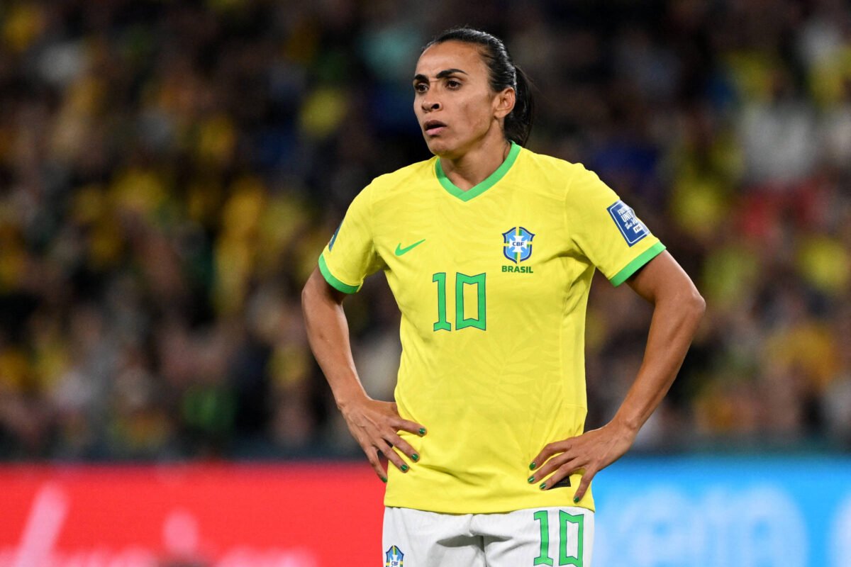 Marta se emociona ao lembrar legado no futebol feminino -