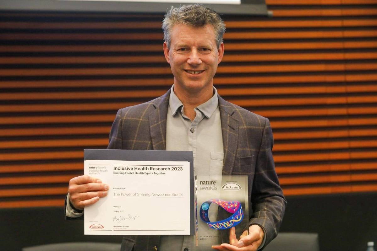Médico é premiado por tratamento humanizado de refugiados - 24/08/2023