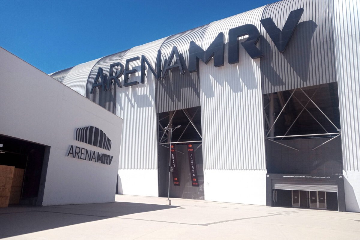 Modelo acústico da Arena MRV abafa gritos da torcida rival