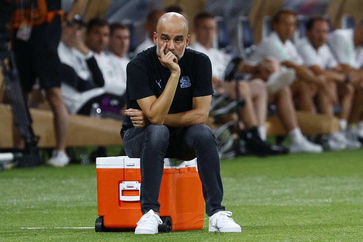 Pep Guardiola passa por cirurgia nas costas - 22/08/2023 -