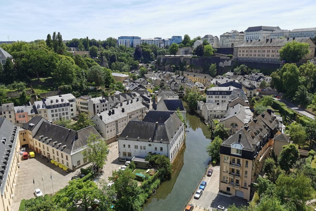 Políticos de Luxemburgo disputam votos de brasileiros - 27/08/2023 -
