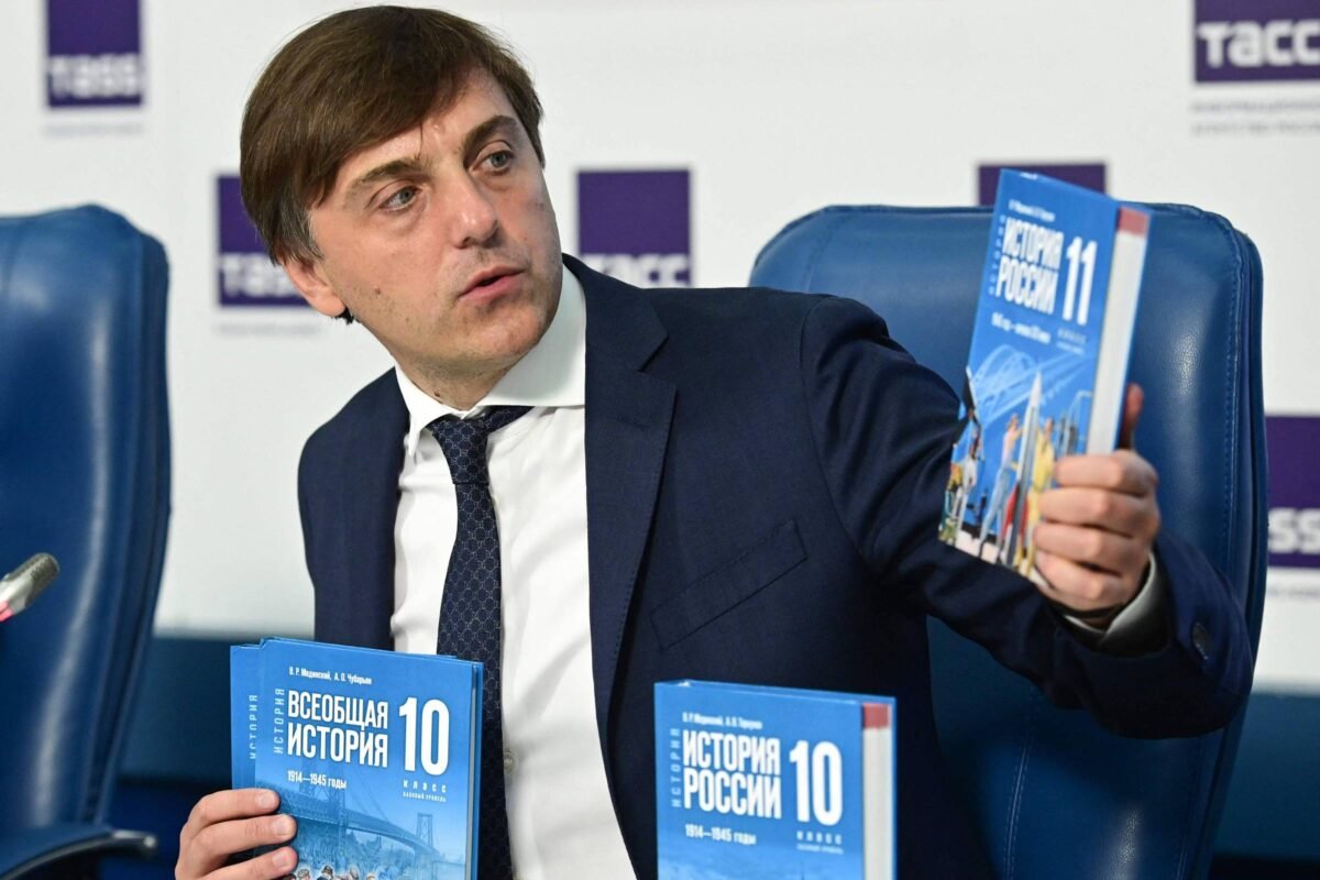 Rússia lança livro didático com elogio à Guerra da Ucrânia