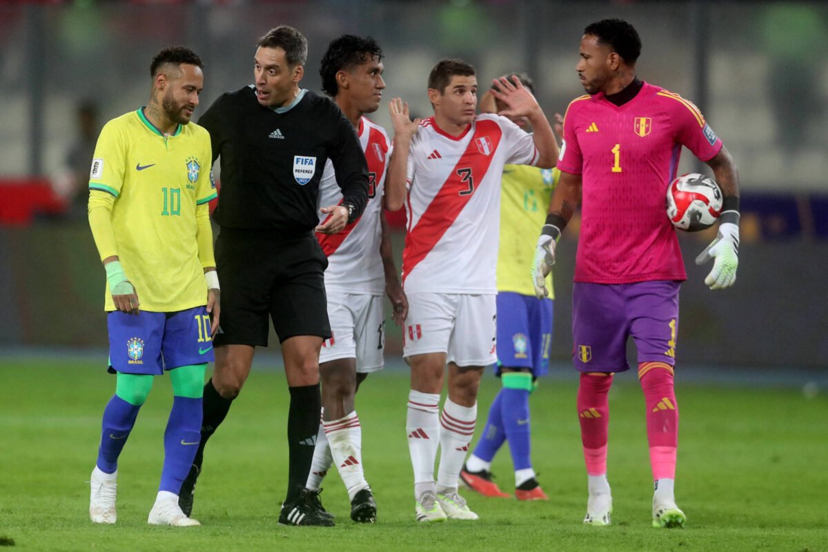 Análise do VAR de quase sete minutos irrita atletas da