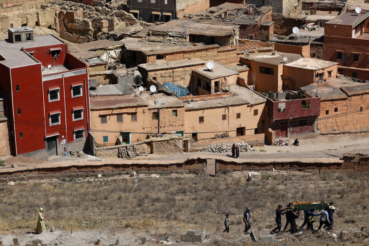 Após terremoto histórico, cidades-fantasma no Marrocos contam seus mortos -