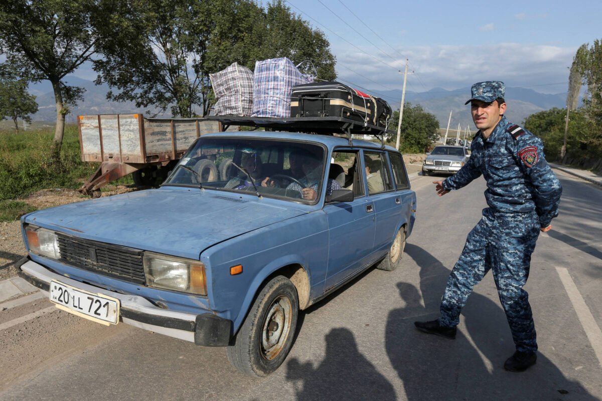 Armênia recebe refugiados de Karabakh que temem genocídio - 24/09/2023