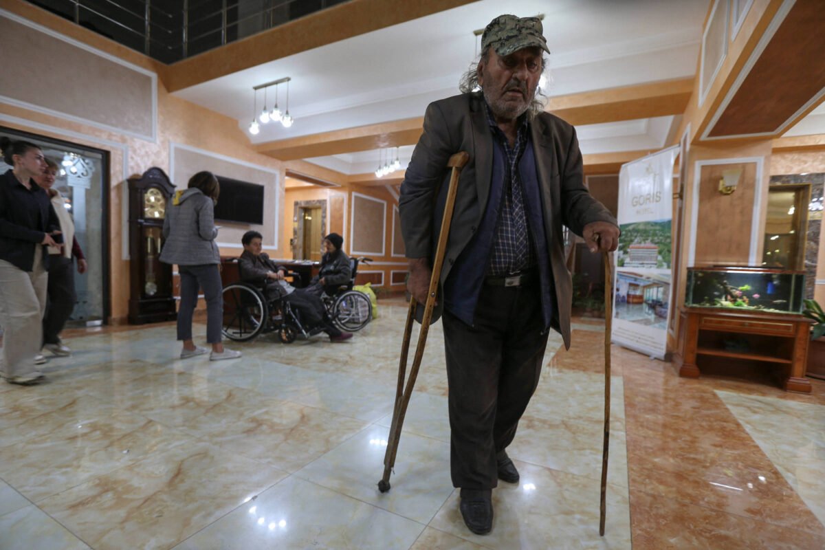 Armênios que fugiram de Nagorno-Karabakh relatam dias de medo e