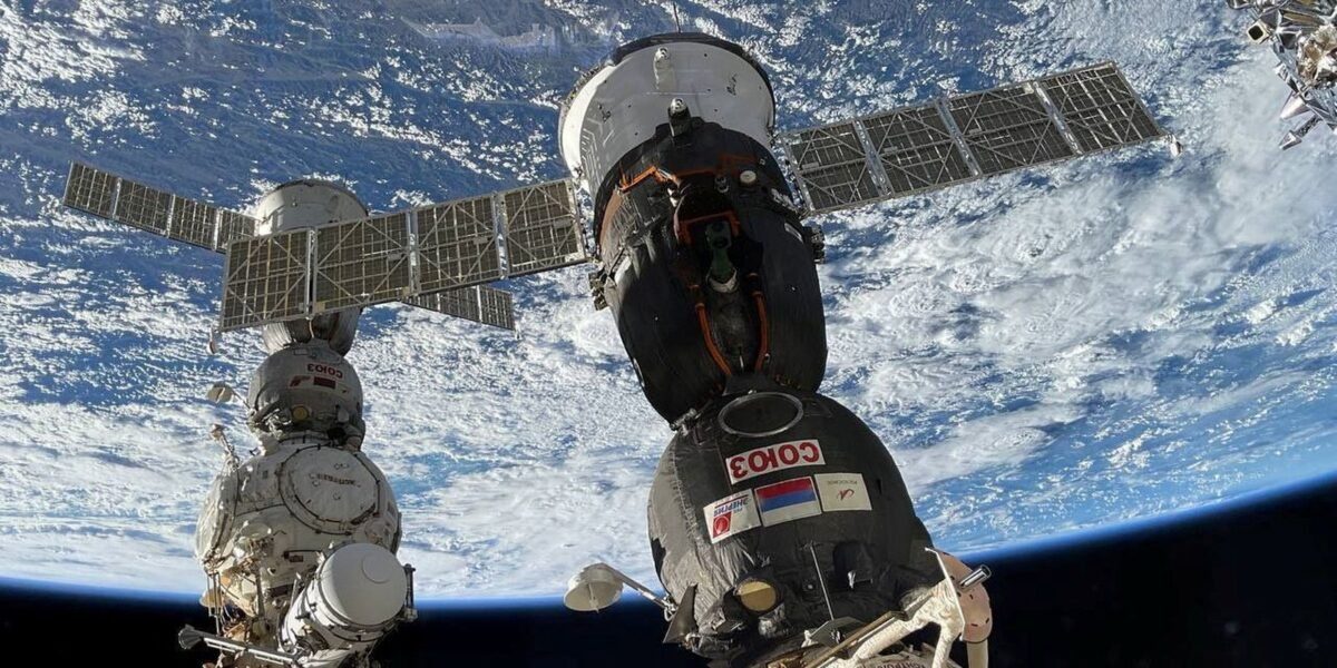 Astronautas dos EUA e Rússia aterrissam no Cazaquistão após um