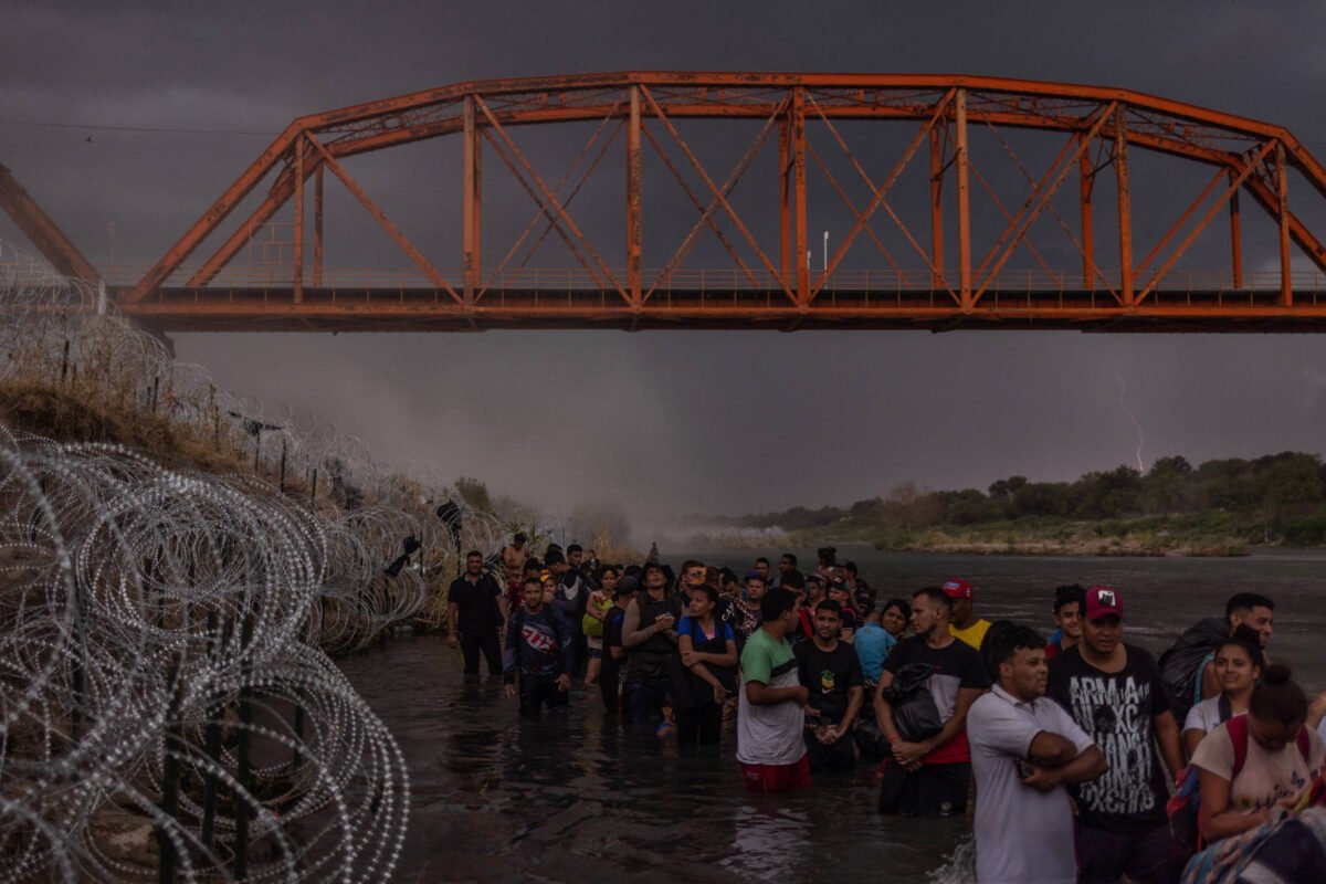 Crise migratória pressiona autoridades americanas - 22/09/2023 - Mundo