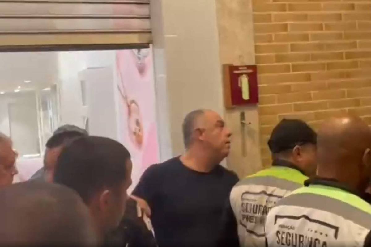 Dirigente do Flamengo se envolve em confusão com torcedor em