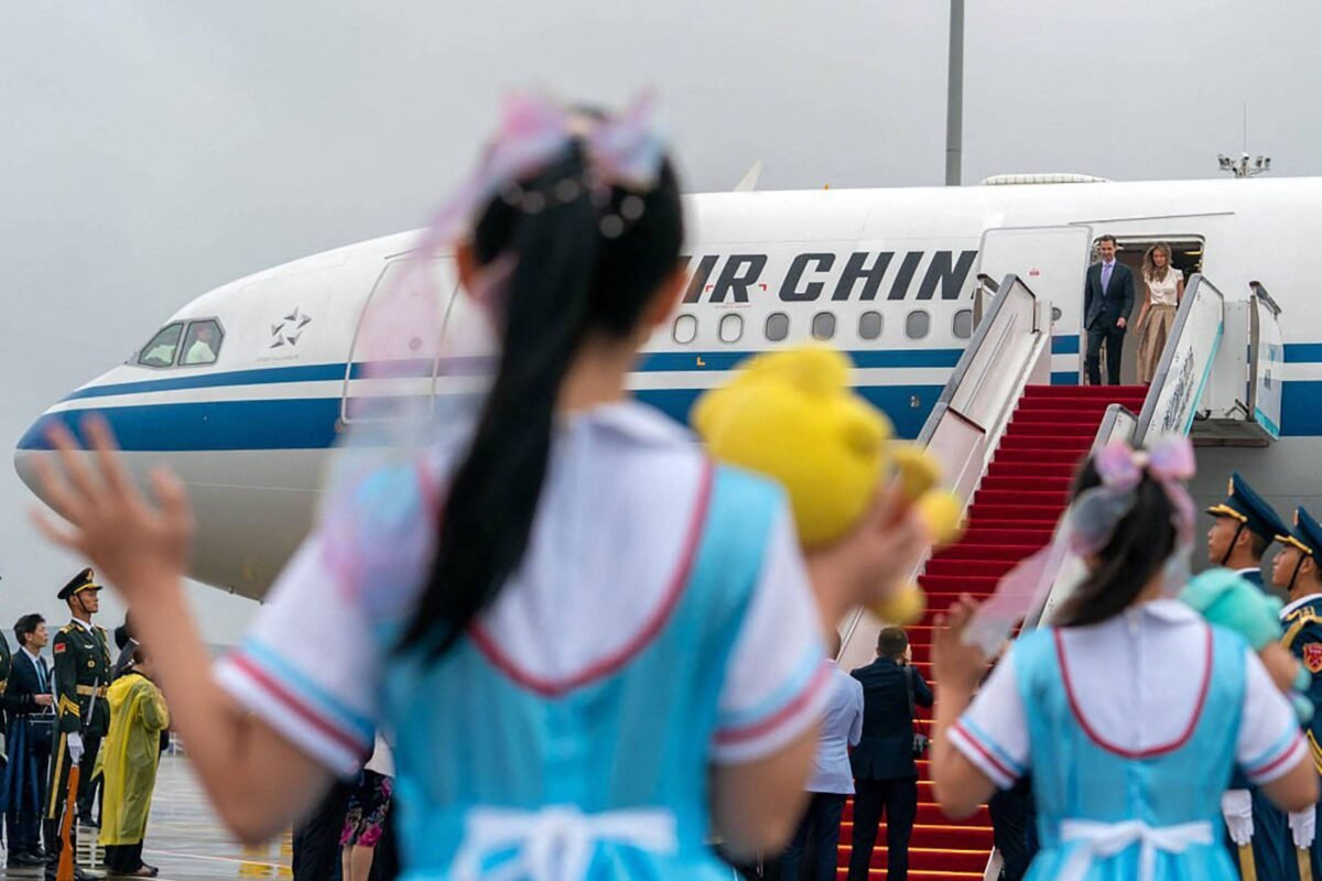 Ditador da Síria vai à China contra isolamento diplomático -
