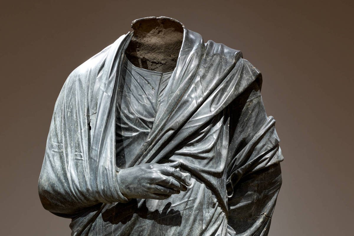 EUA apreendem estátua milenar de imperador romano em museu -