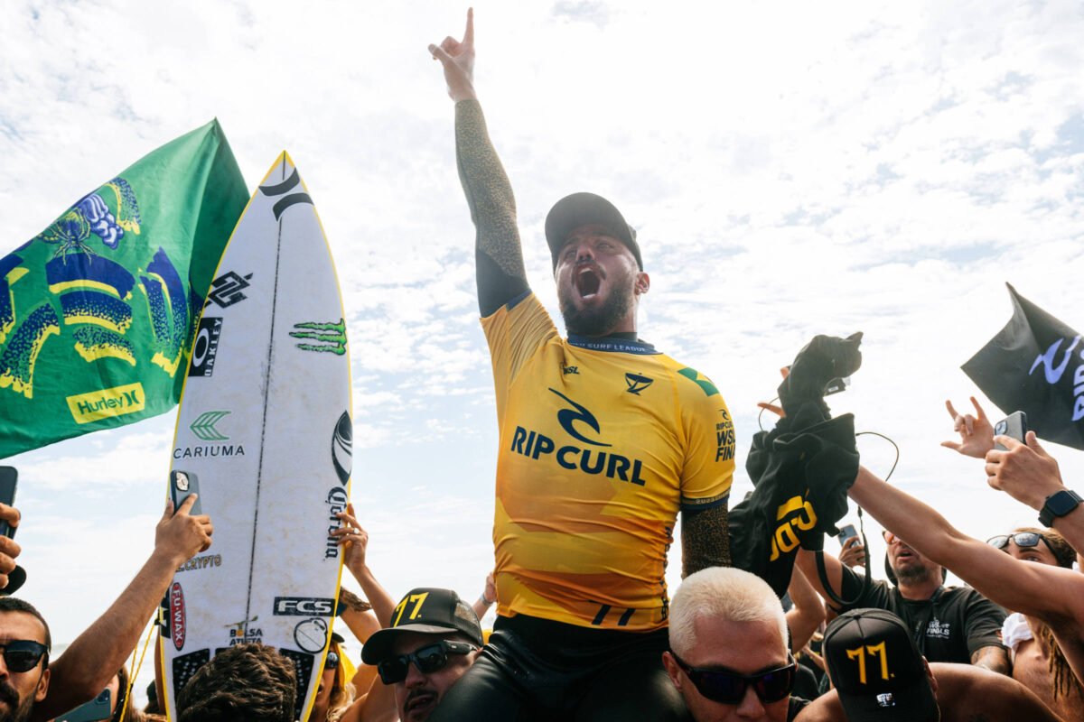 Filipe Toledo foi impecável surfando em casa - 15/09/2023 -