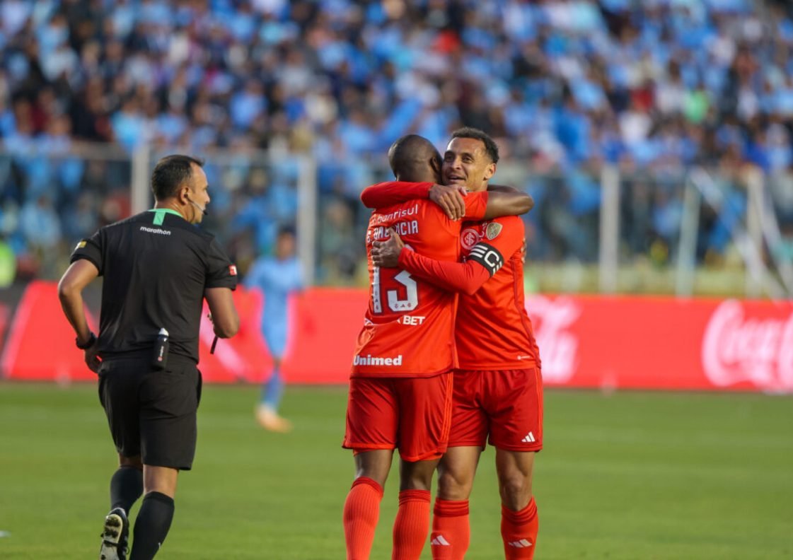 Internacional vence Bolívar e fica perto da semifinal da Libertadores