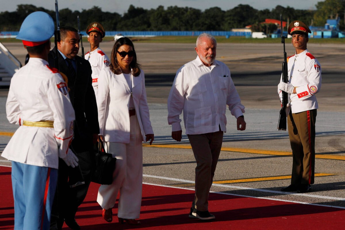 Lula chega a Cuba e deve criticar embargo dos EUA