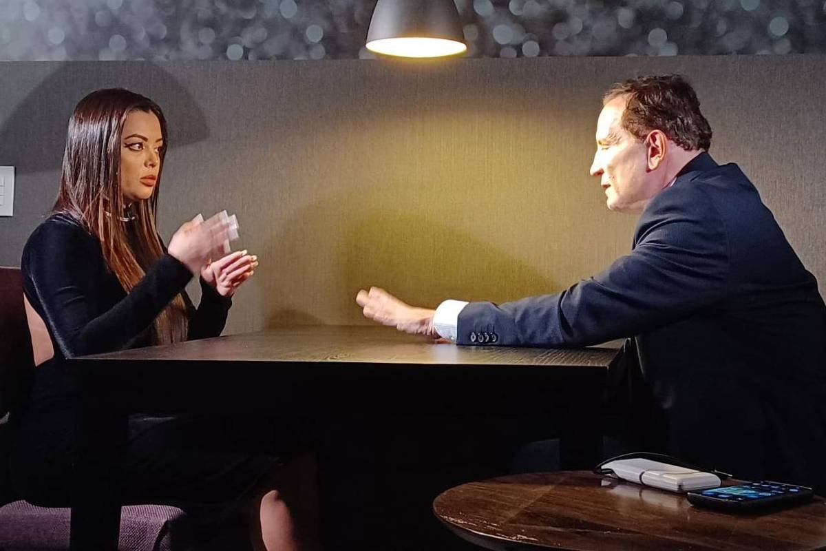 'Me empurrou e me machucou', diz mulher que acusa Antony