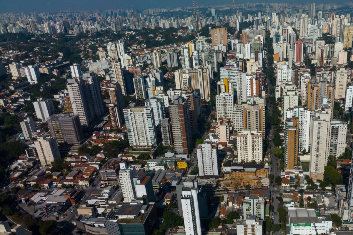Mobilidade global e geografia desmaterializada criam irmãos de língua -