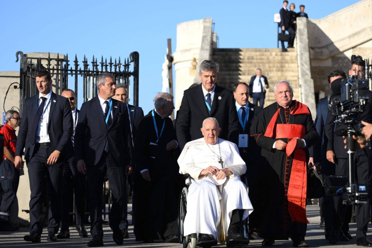 Papa faz defesa enfática da proteção a migrantes na Europa