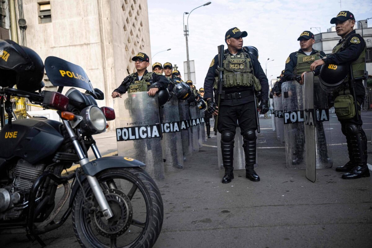 Peru detém suspeito de pedofilia que ameaçava explodir escolas nos