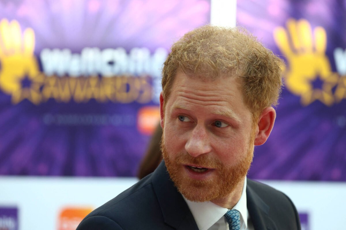Príncipe Harry volta ao Reino Unido no aniversário da morte