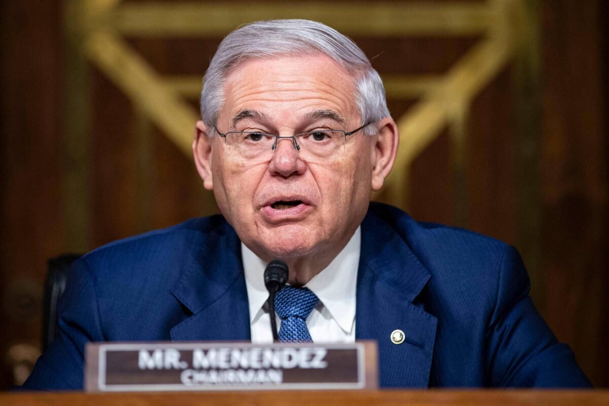 Senador aliado de Biden é acusado de corrupção nos EUA
