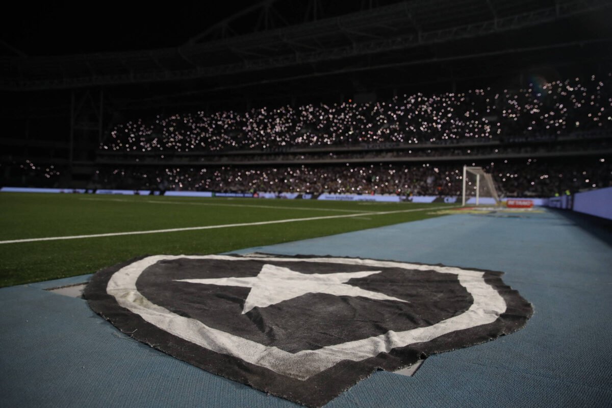 As bruxas estão soltas no Botafogo - 30/10/2023 - Sandro