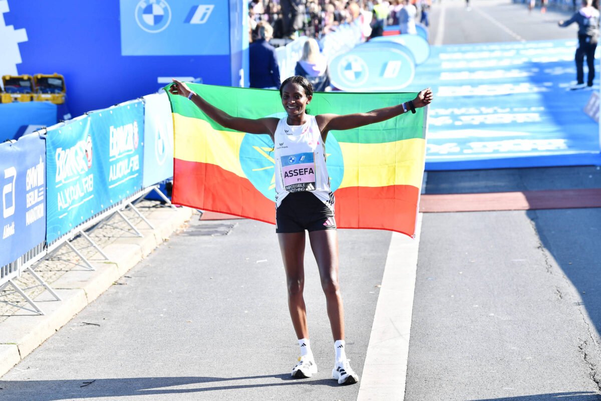 Etíope quebra recorde da maratona com novo tênis superleve -