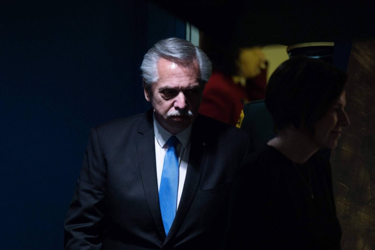 Fernández chama polêmica kirchnerista de lastimável - 04/10/2023 - Mundo