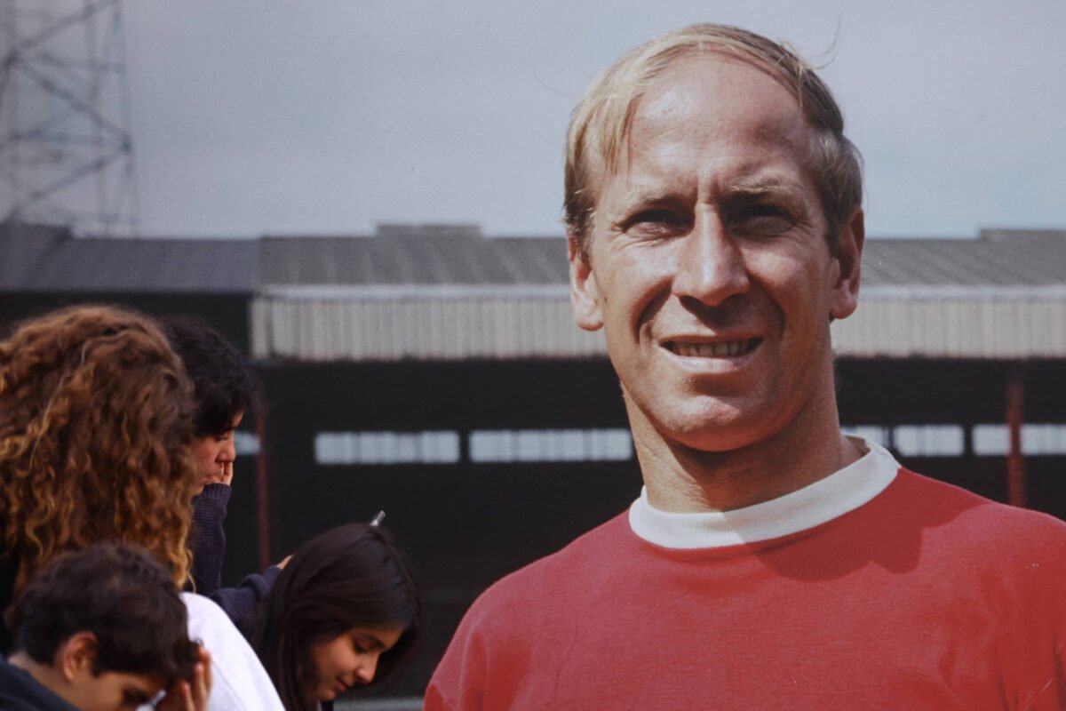 Inglês Bobby Charlton morre aos 86 anos - 21/10/2023 -