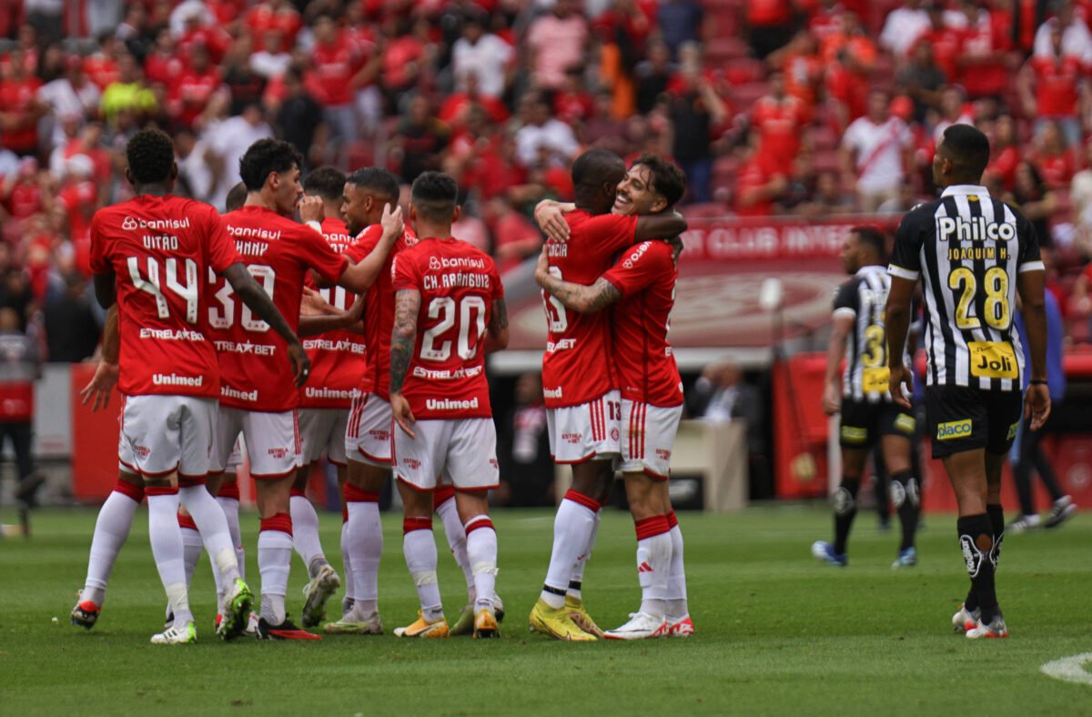Internacional faz 7 a 1 no Santos, na maior goleada