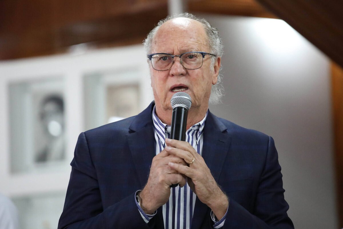 Justiça arquiva investigação contra Paulo Roberto Falcão por importunação sexual