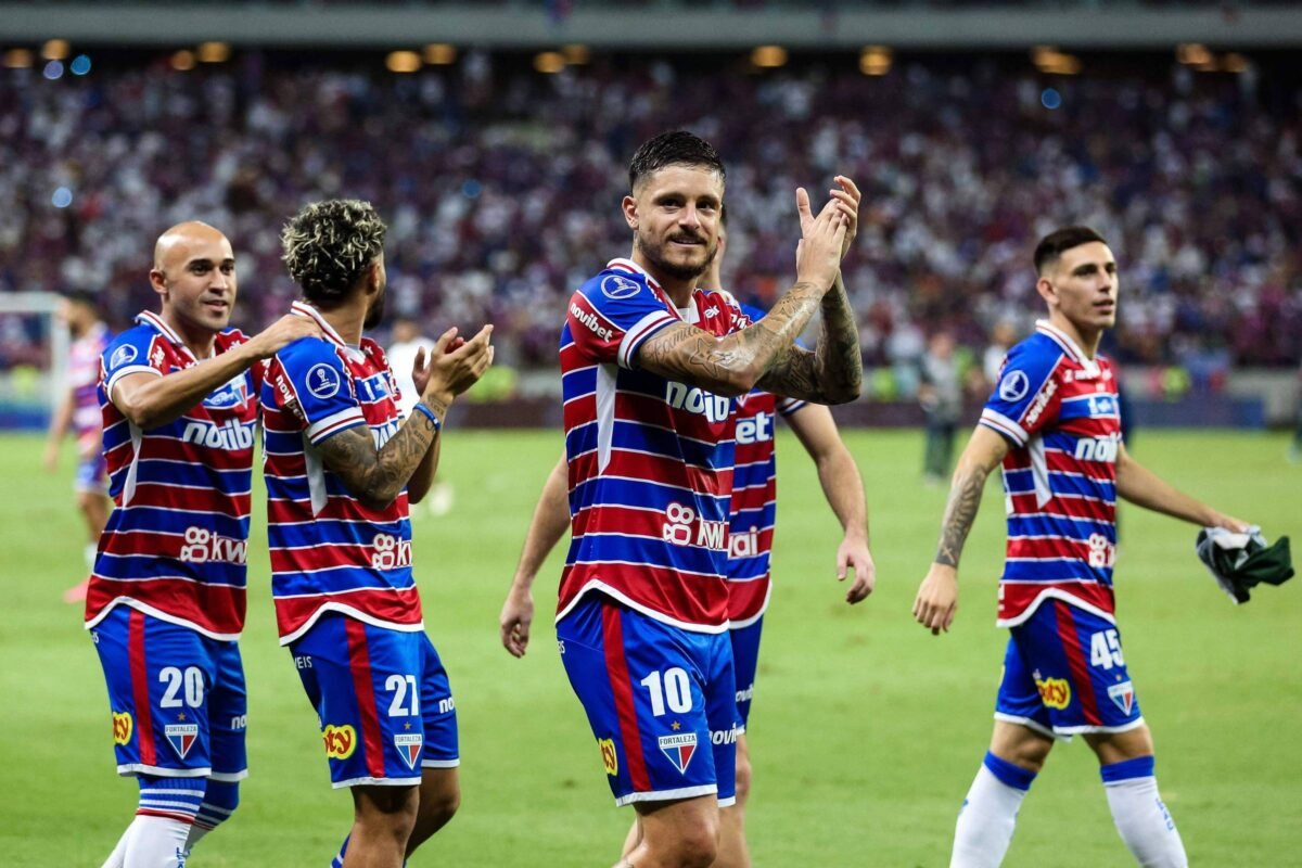 O ano tricolor em preto e branco - 07/10/2023 -